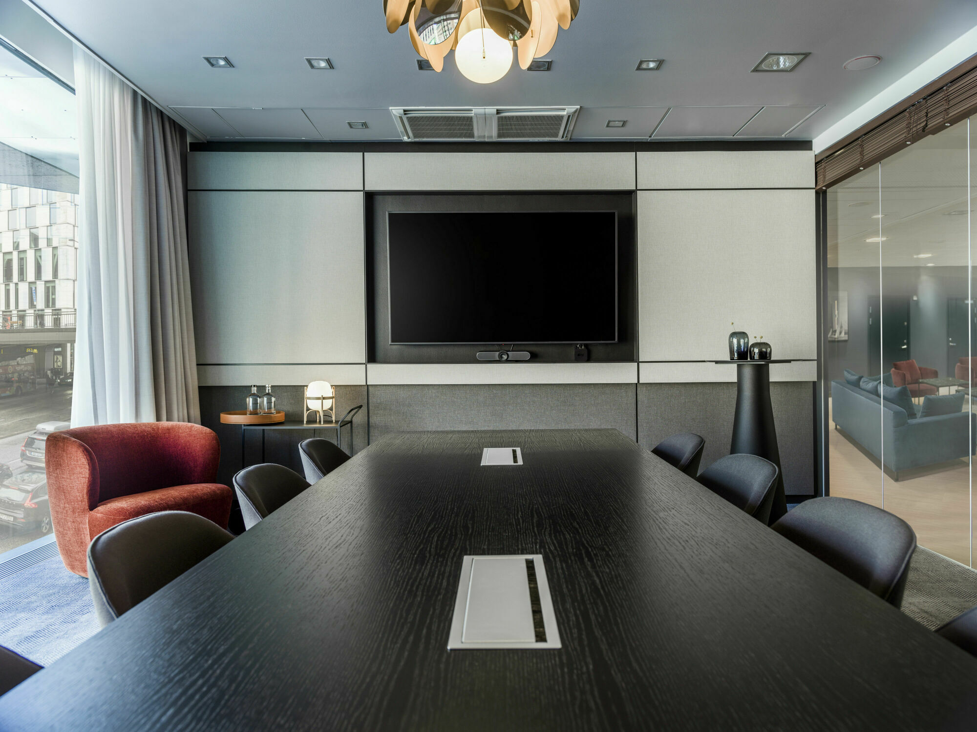 Radisson Blu Royal Viking Hotel, Stoccolma Esterno foto Meeting room with a conference table and a large screen